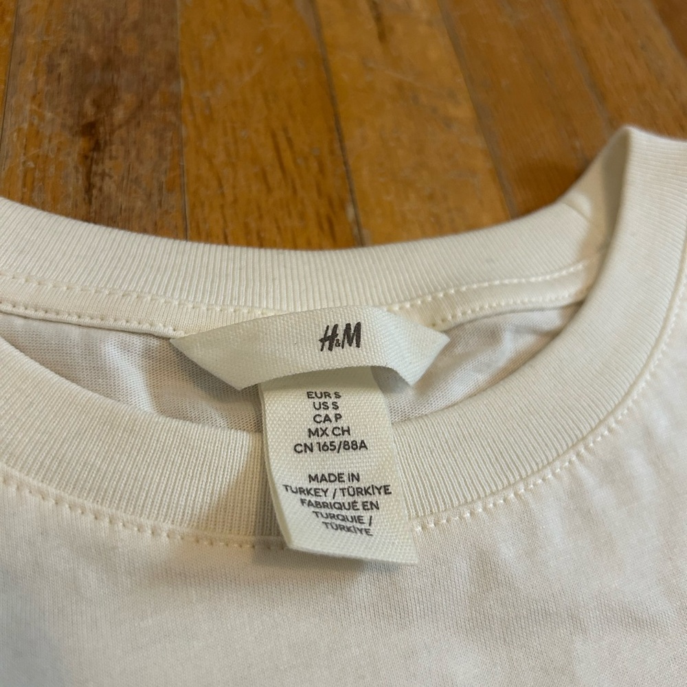 H&M tee - Picture 2 of 3